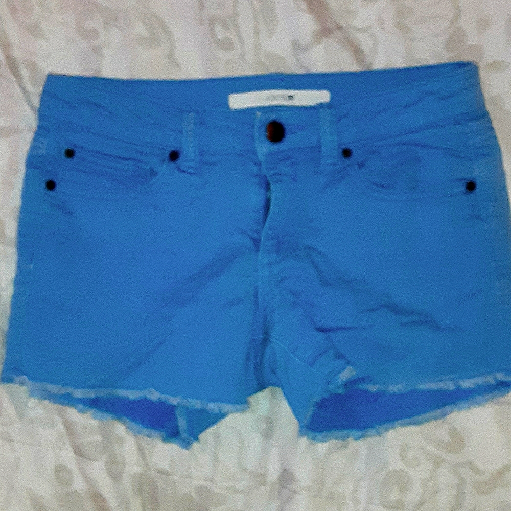 Midwaisted light blue jean shorts